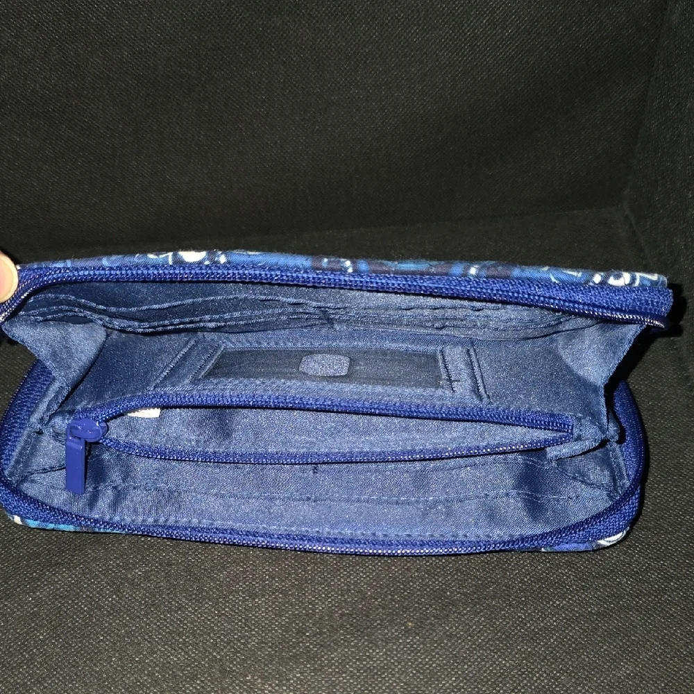 Vera Bradley RFID Accordion Wallet In "Blue Tapestry" pattern - Picture 3 of 9